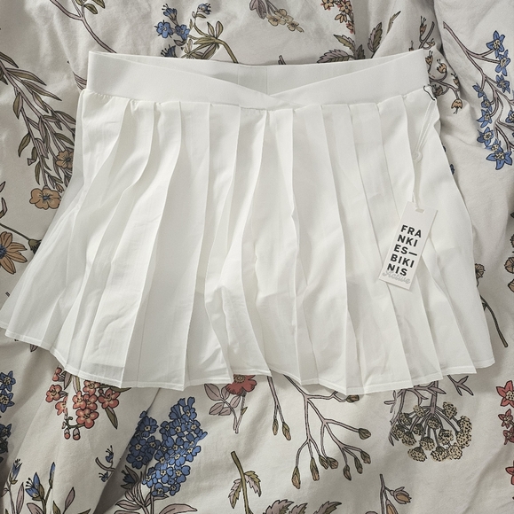 NWT Frankies Bikinis Windy Tennis Skirt in White - Picture 1 of 5